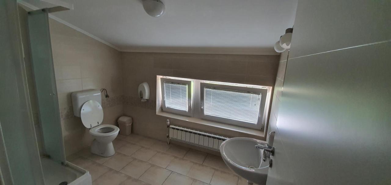Gostilna S Prenocisci Pri Janezu Otel Zgornja Loznica Dış mekan fotoğraf